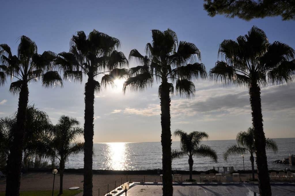 Garage, Piscina, Accesso A Mare E Pista Ciclabile Apartment ซานเรโม ภายนอก รูปภาพ