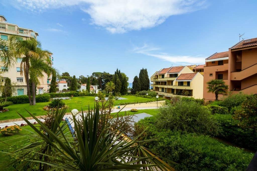Garage, Piscina, Accesso A Mare E Pista Ciclabile Apartment ซานเรโม ภายนอก รูปภาพ